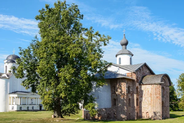 Novgorod stort, kyrkan Paraskeva Pyatnitsa — Stockfoto