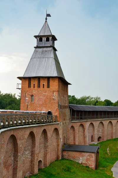 Veliky Novgorod, la torre de la ciudadela —  Fotos de Stock