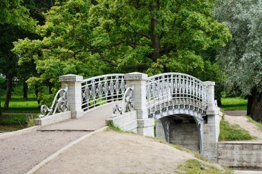 Gatchina, parkta bir köprü