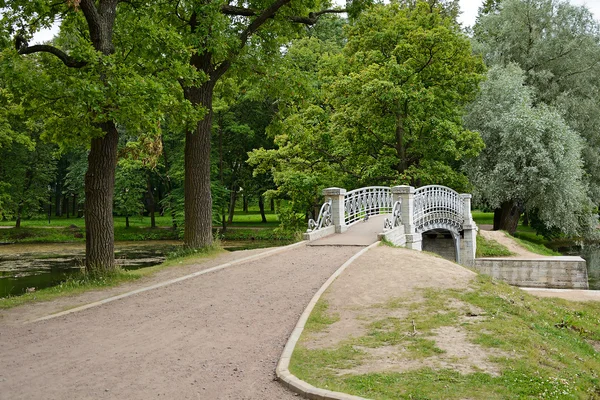 Gatchina, eine Brücke im Park — Stockfoto