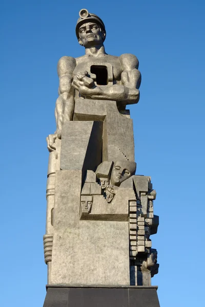 Kemerovo, bir madenci heykeli