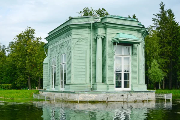 Gatchina, el pabellón de Venus en la isla del Amor — Foto de Stock