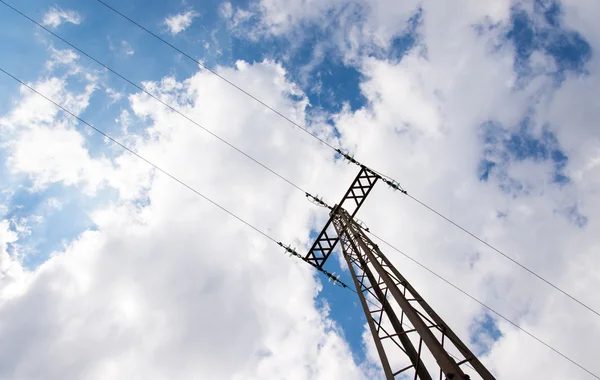 Electricidad con cielo nublado —  Fotos de Stock