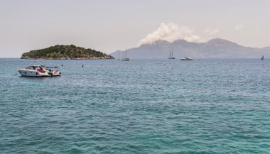 deniz üzerinde tekne