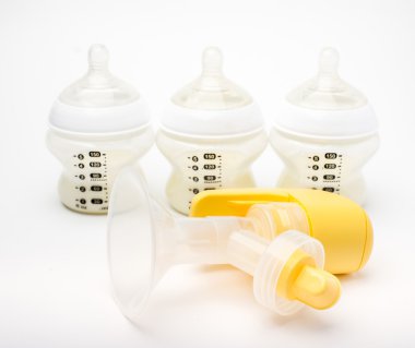 Bebek şişe ile göğüs pompası
