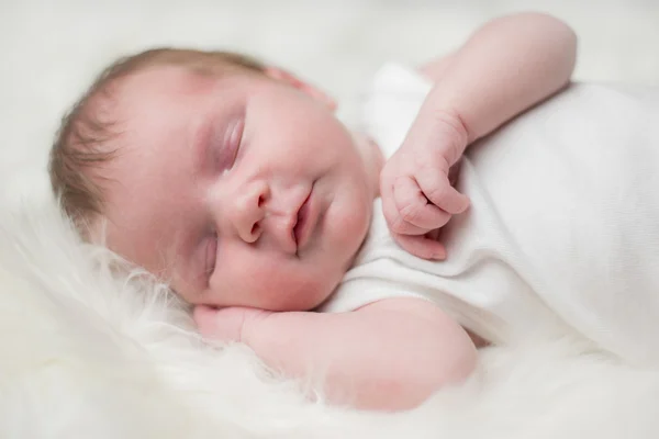 毛皮の帽子の赤ん坊 — ストック写真