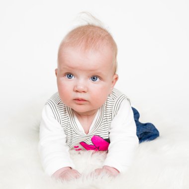 İzole şirin bebek kız