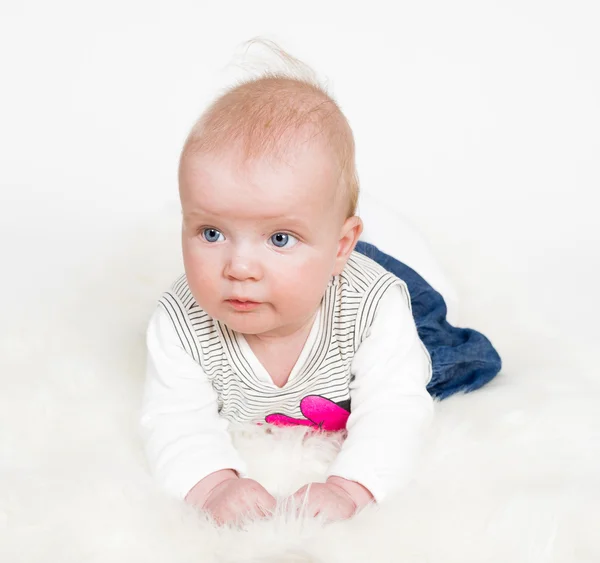 Bonito bebê menina isolado — Fotografia de Stock