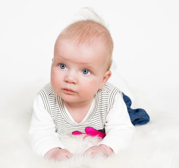 Bonito bebê menina isolado — Fotografia de Stock