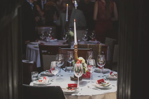 Tisch für die Hochzeit gedeckt — Stockfoto