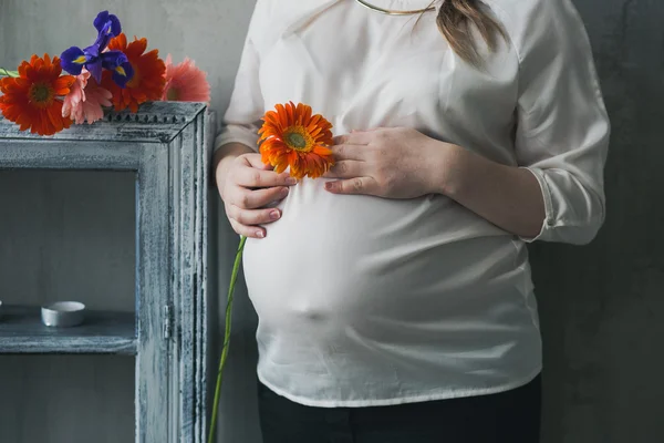 Close image of pregnant woman — Stock Photo, Image