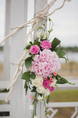 Güzel bir düğün çiçek süslemeleri