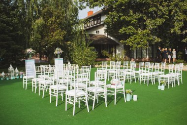 Güzel bir düğün çiçek süslemeleri