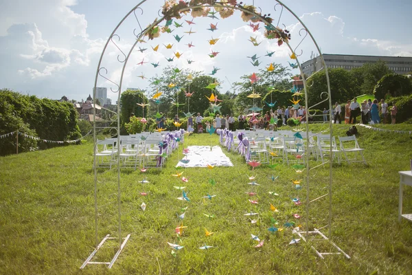Flores decoran una hermosa boda —  Fotos de Stock