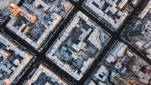 Panorama-Luftaufnahme der Winterstadt Kiew, die mit Schnee bedeckt ist — Stockfoto
