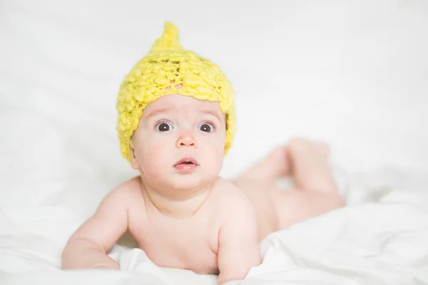 Очаровательный новорожденный — стоковое фото