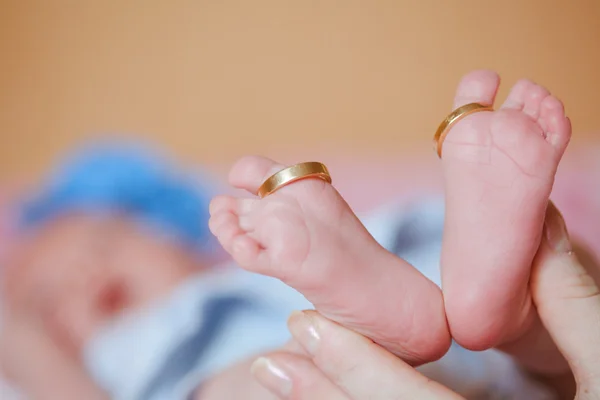 Adorable newborn baby feet — Stok fotoğraf