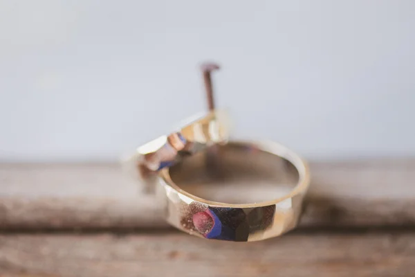 Wedding rings on the table — Stock Photo, Image