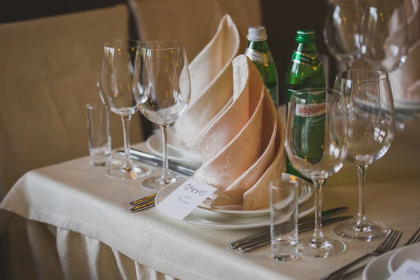 Tisch für die Hochzeit gedeckt — Stockfoto