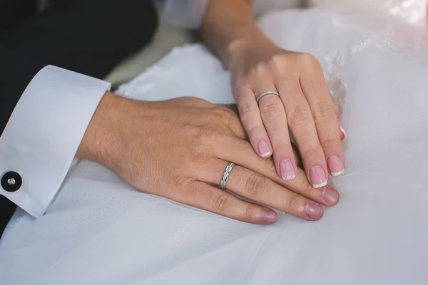 Anéis de casamento dourados — Fotografia de Stock