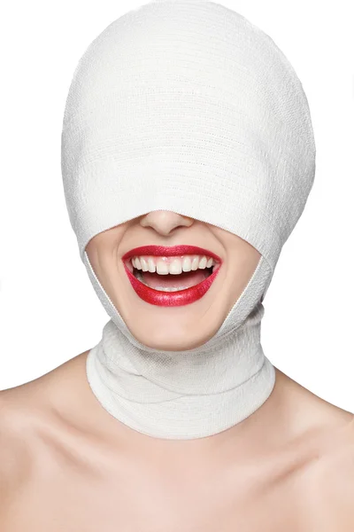 Mujer hermosa después de la cirugía plástica con la cara vendada Fotos de stock libres de derechos