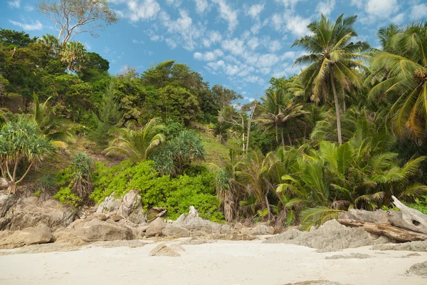 Untouched tropical coast in Phuket — Stock Photo, Image