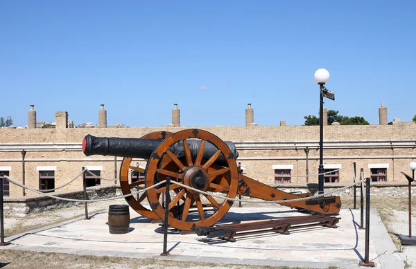 Старі гармати Корфу міста Форт — стокове фото