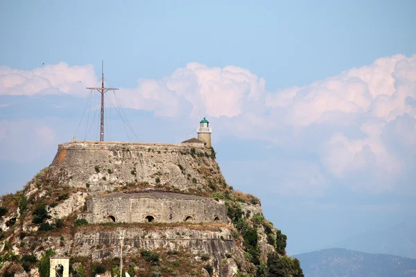 Antigua fortaleza y faro de la ciudad de Corfú — Foto de Stock