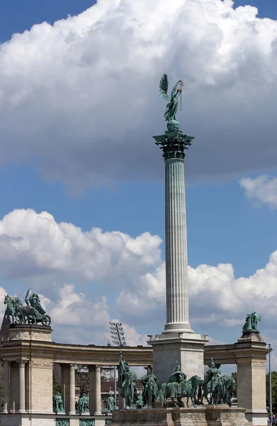 英雄広場ブダペスト ハンガリーの有名なモニュメント — ストック写真