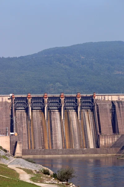 Drina 강 세르비아에 수력 발전소 — 스톡 사진