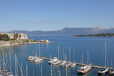 Corfu town bağlantı noktası ile yat ve yelkenli