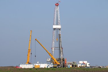Petrol Rig Vinçler ve makine sahada sondaj