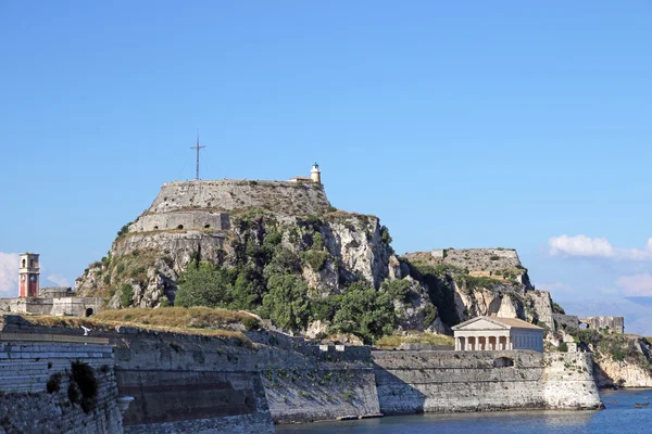 Oude fort met klokkentoren en vuurtoren Corfu-stad — Stockfoto