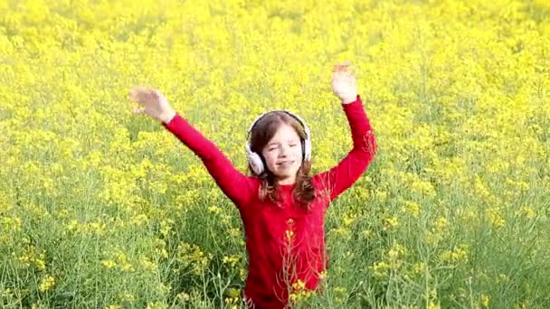 Happy little girl enjoy in music — Stock Video