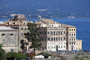 Eski binalar Corfu town yaz sezonu