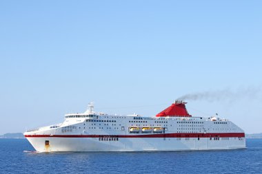 Ionian sea Yunanistan üzerinde yelken büyük beyaz kruvazör