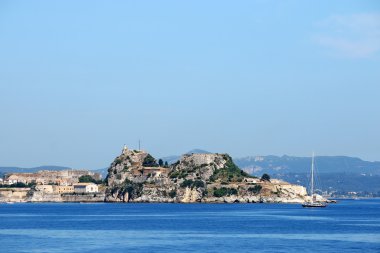 kayalık tepenin Corfu town Yunanistan yaz sezonu üzerinde eski kale