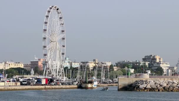 Panoramisch wiel Rimini Italië — Stockvideo