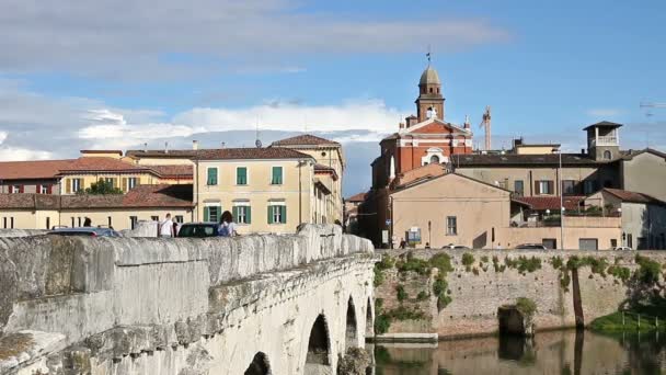 Ponte Tiberio e vecchi edifici Rimini — Video Stock