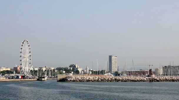 Rueda panorámica Paisaje urbano de Rimini — Vídeo de stock