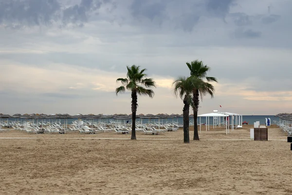 Mañana en la playa Rimini temporada de verano — Foto de Stock