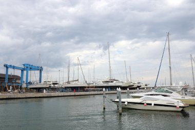 Yat ve yelkenli Rimini İtalya bağlantı noktası