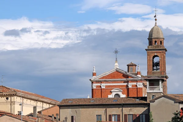 Církev a budovy Rimini Itálie — Stock fotografie