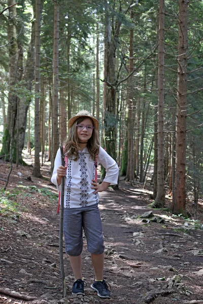 Little girl hiker in forest — Stock Photo, Image