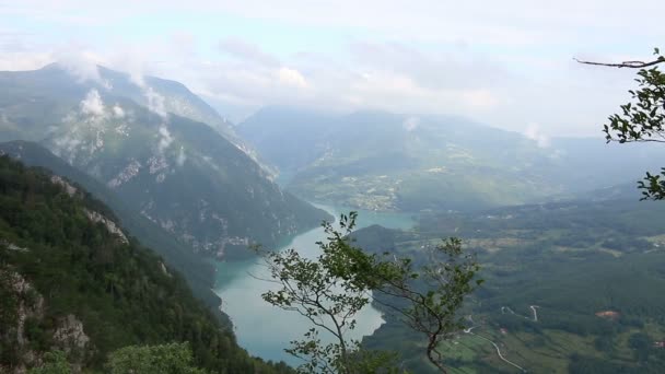 Rio Drina e montanha Tara Sérvia paisagem — Vídeo de Stock