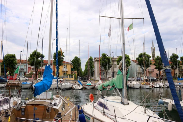 Iate e barcos de pesca Rimini Itália — Fotografia de Stock