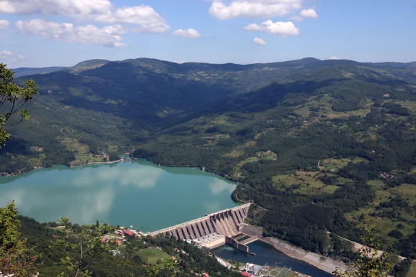 Elektrownia wodna na rzece — Zdjęcie stockowe