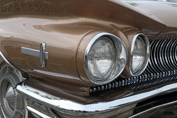 古い車の光をクローズ アップ — ストック写真