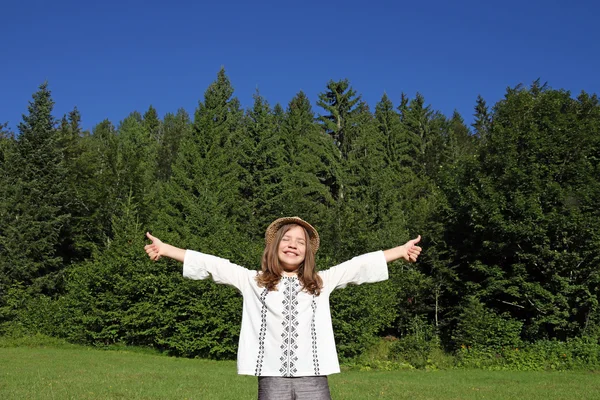 Cheerful little girl with thumbs up enjoy in nature — Stock Photo, Image