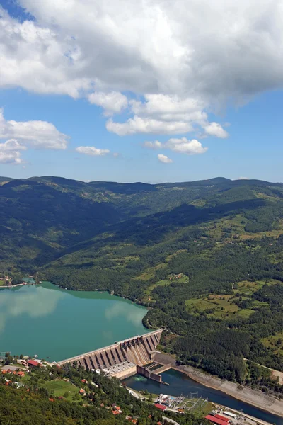 Elektrownie wodne na krajobraz rzeki Drina — Zdjęcie stockowe